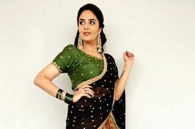 Telugu Actress Sreemukhi Lights Up Diwali Festivities With Saree-Lehenga Combo