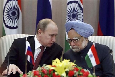 Manmohan, Putin direct officials to resolve Kudankulam's outstanding issues