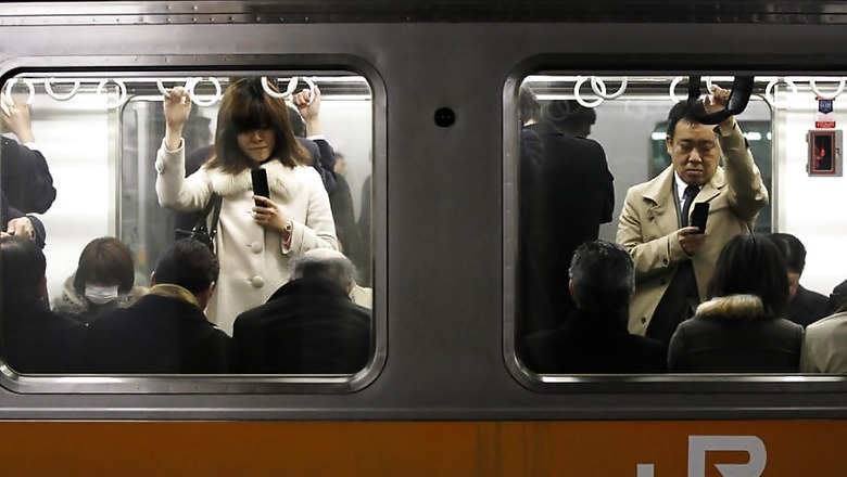 It Happens Only in Japan: Railways 'Deeply Sorry' After Train Leaves 20 Seconds Early