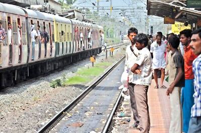Chennai: Snag leaves train commuters stranded