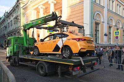 Taxi Hits Pedestrians Near Moscow's Red Square, Injuring 8