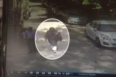 Burqa-clad Woman Caught on CCTV in Delhi's Lajpat Nagar Honeypreet?