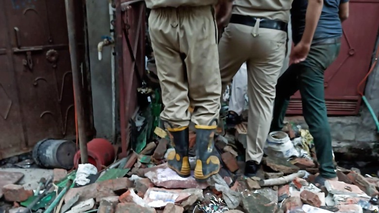 1 Dead, 3 Injured After 3-Storey Building Collapses in Delhi's Mustafabad; Search Ops Underway