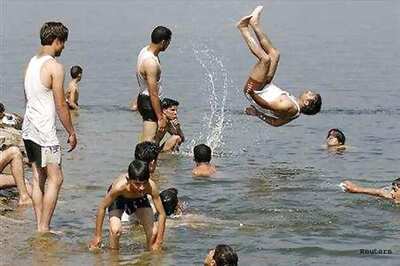 Hot, humid weather in Delhi; Mercury touches 41 degrees