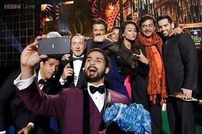 After the Oscars, Kevin Spacey poses for a Bollywood selfie with Shahid, Sonakshi and Farhan
