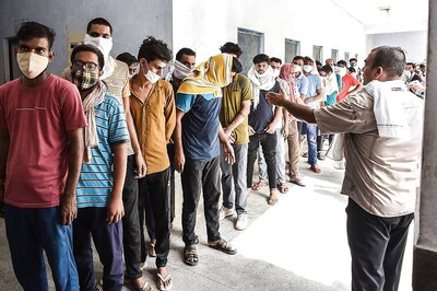Chaos at Covid-19 Vaccination Centres in Ahmedabad Due to Crowding Amid Short Supply