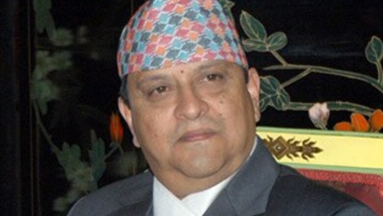 Gyanendra arrives like a commoner in Delhi