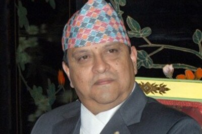 Gyanendra arrives like a commoner in Delhi