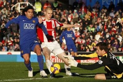 Tevez strike ensures Manchester United's win