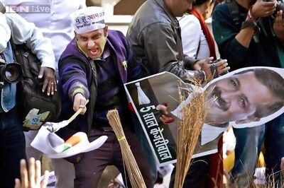 Delhi CM-designate Arvind Kejriwal meets Urban Development Minister Venkaiah Naidu