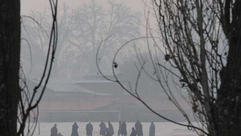 Amid Some Respite from Biting Chill, Coldwave Conditions Continue in Kashmir