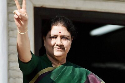 Sasikala Unlikely to be Sworn-in Today; Governor Goes in for Legal Opinion