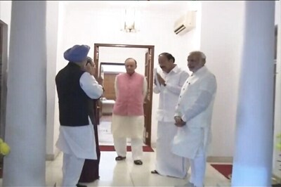 PM Modi breaks ice with opposition, eyes thaw in GST deadlock