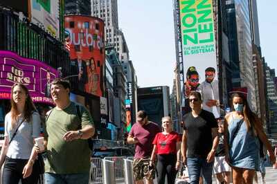 Gloomy New Year Around the World as Covid-19 Crashes the Party Again