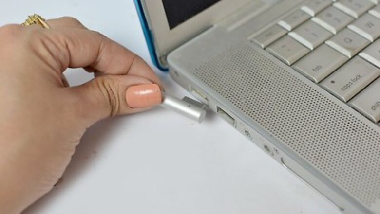 How to Calibrate a Laptop Battery on a Macbook