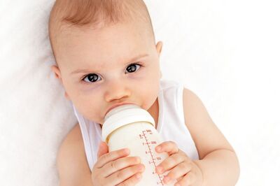 US Factory Linked to Baby Formula Shortage Reopens Again After Row Over Infants' Deaths