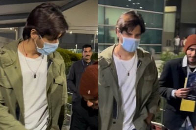 Sidharth Malhotra SHOCKED After Fan Touches His Feet At Mumbai Airport, Video Goes Viral; Watch