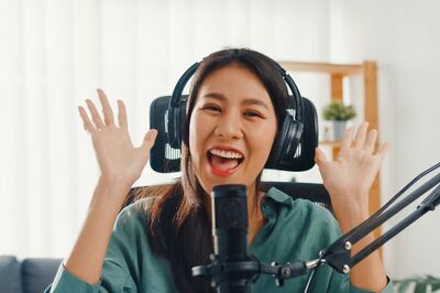 Podcast Panorama: 5 Podcasts You Must Listen To