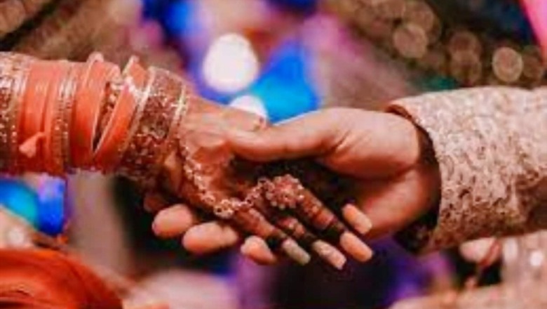 Transgender Mother Performs Her Daughter's Kanyadaan In This Unique Indian Wedding