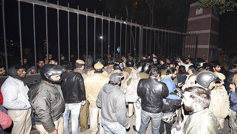 After an Evening of Horror, How 2,000 Students Battled Fear to Reclaim JNU Campus at Midnight