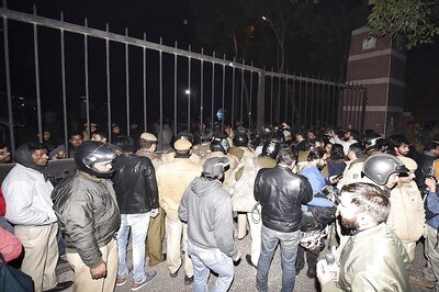 After an Evening of Horror, How 2,000 Students Battled Fear to Reclaim JNU Campus at Midnight