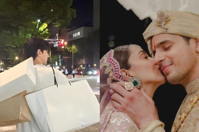 Sidharth Malhotra Sets Husband Goals, Carries Wife Kiara Advani's Shopping Bags With No Complains