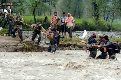 Kashmiri Pandits collecting relief material for flood-hit J&K