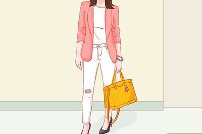 How to Wear a Yellow Bag