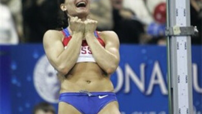 Yelena Isinbayeva sets new indoor pole vault record