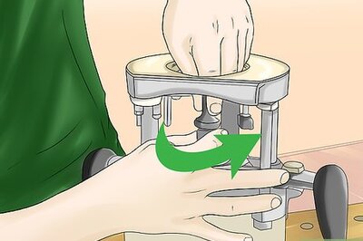 How to Operate a Wood Router