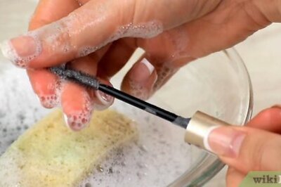 How to Clean Out a Mascara Tube