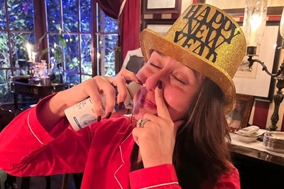 Kareena Kapoor Flaunts Her Goofiest Side in New Year Pic, Funnily Asks Fans to 'Spray Safe'