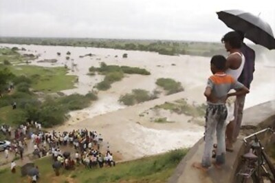 Heavy rains lash Karnataka, Andhra; at least 79 dead