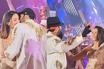 Ranbir Kapoor Kisses Alia Bhatt, Shakes A Leg To Jamal Kudu At Awards Show, Video Goes Viral | Watch