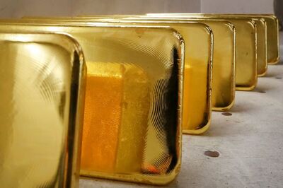 Gold Scales Eight-week High as Tighter Lockdown Measures Loom