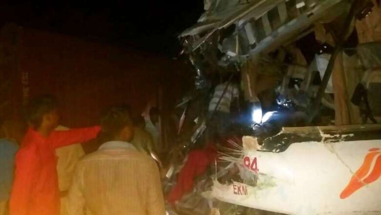 Coimbatore Bus Accident: 19 Killed, Several Injured as Kochi-Bound KSRTC Bus Collides With Lorry