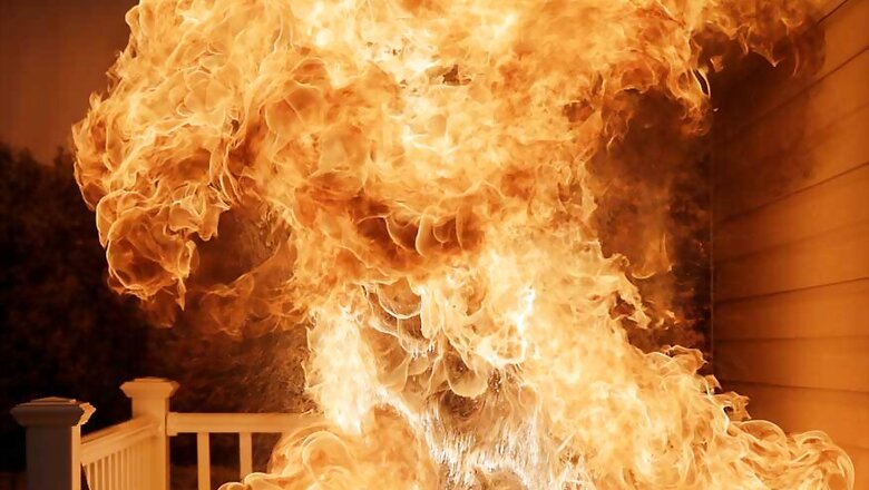 Three Charred to Death, 4 Others Suffer Burn Injuries as Van Catches Fire in UP's Hathras