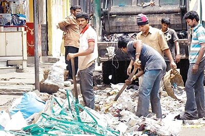 B'lore: BBMP sweeps off garbage, stink lingers
