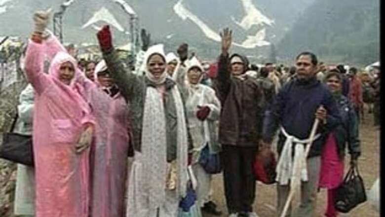 J-K: First batch of pilgrims leave for Amarnath cave