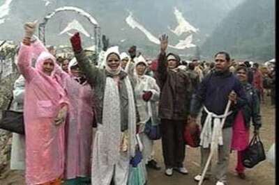 J-K: First batch of pilgrims leave for Amarnath cave