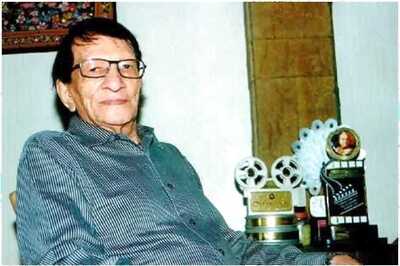 'Kahin Door Jab Din Dhal Jaaye' Lyricist Yogesh Passes Away At 77, Tributes Pour In
