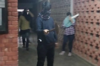 Violence Erupts in JNU as Masked Mob Attacks Students, Teachers; Police Say Peace Restored, Varsities Protest