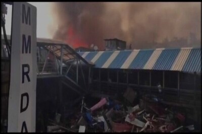 Major Fire Breaks Out at Slum Near Bandra Railway Station in Mumbai