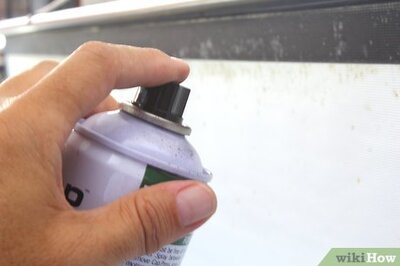 How to Clean a Projector Screen