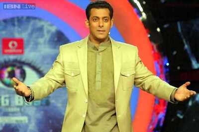 I would like Sanjay Dutt to be transfered from jail to the 'Bigg Boss' house: Salman Khan