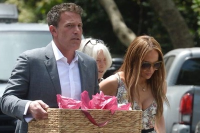 Ben Affleck Is Falling Into A ‘Toxic Pattern’ And ‘Messing with Jennifer Lopez’s Head’: Report