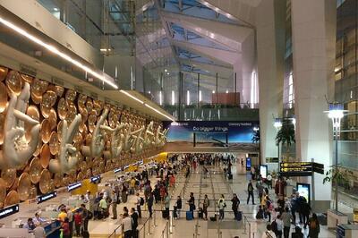 Delhi Airport Security Breach: Drunk Man Scales Wall to Enter Runway; CISF Jawan Suspended