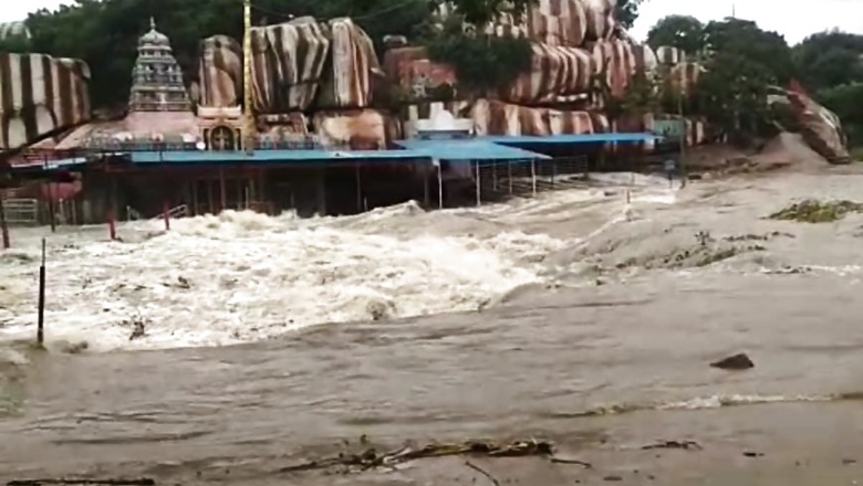 Rs 500 Immediate Relief, Focus on Power Supply & Damaged Roads: AP CM Takes Stock of Heavy Rains, Floods