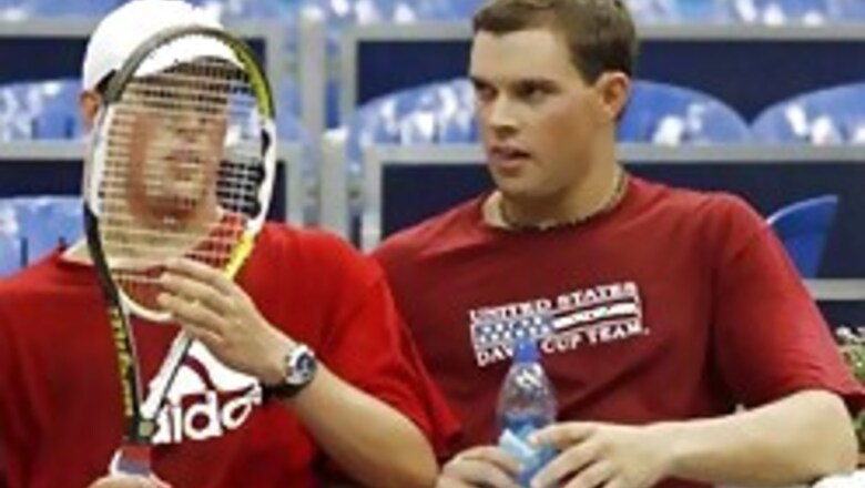 Bryans keep US Davis Cup hopes alive