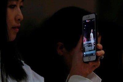 Facebook Ousts Twitter to Live Stream Golden Globes Red Carpet